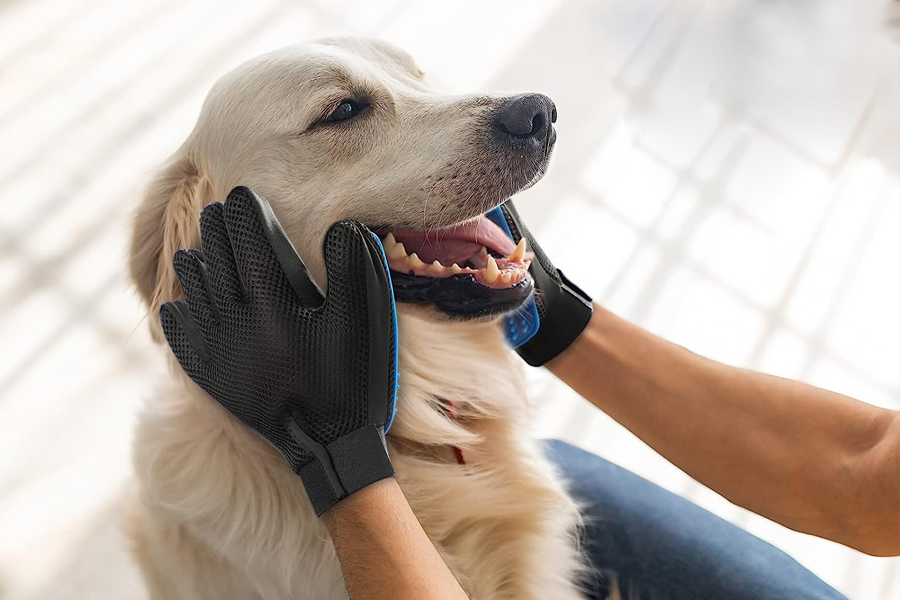Eco-Friendly Deshedding Glove for Pets