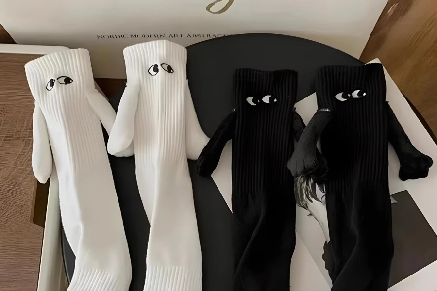 Romantic Cartoon Eye Couple Socks